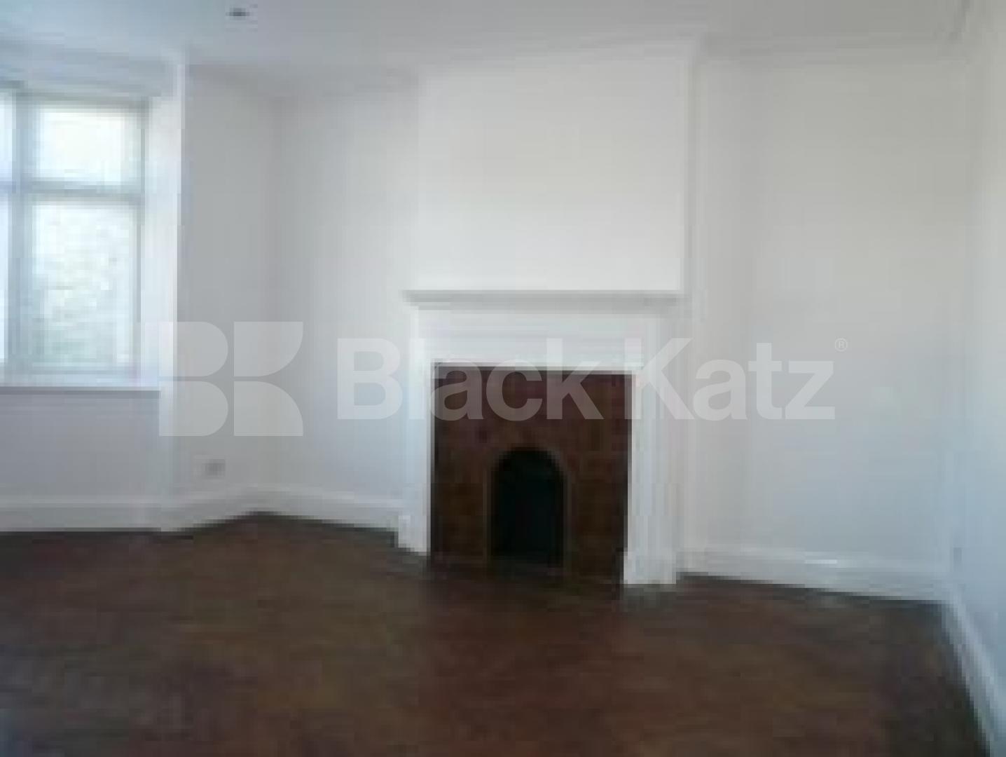 			AMAZING HOUSE!!!, 4 Bedroom, 1 bath, 1 reception Flat			 Creighton Ave, MUSWELL HILL N10